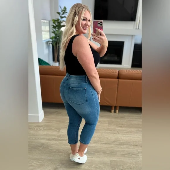 NWT Judy Blue High Rise Cool Denim Pull On Capri Jeans - Picture 15 of 15